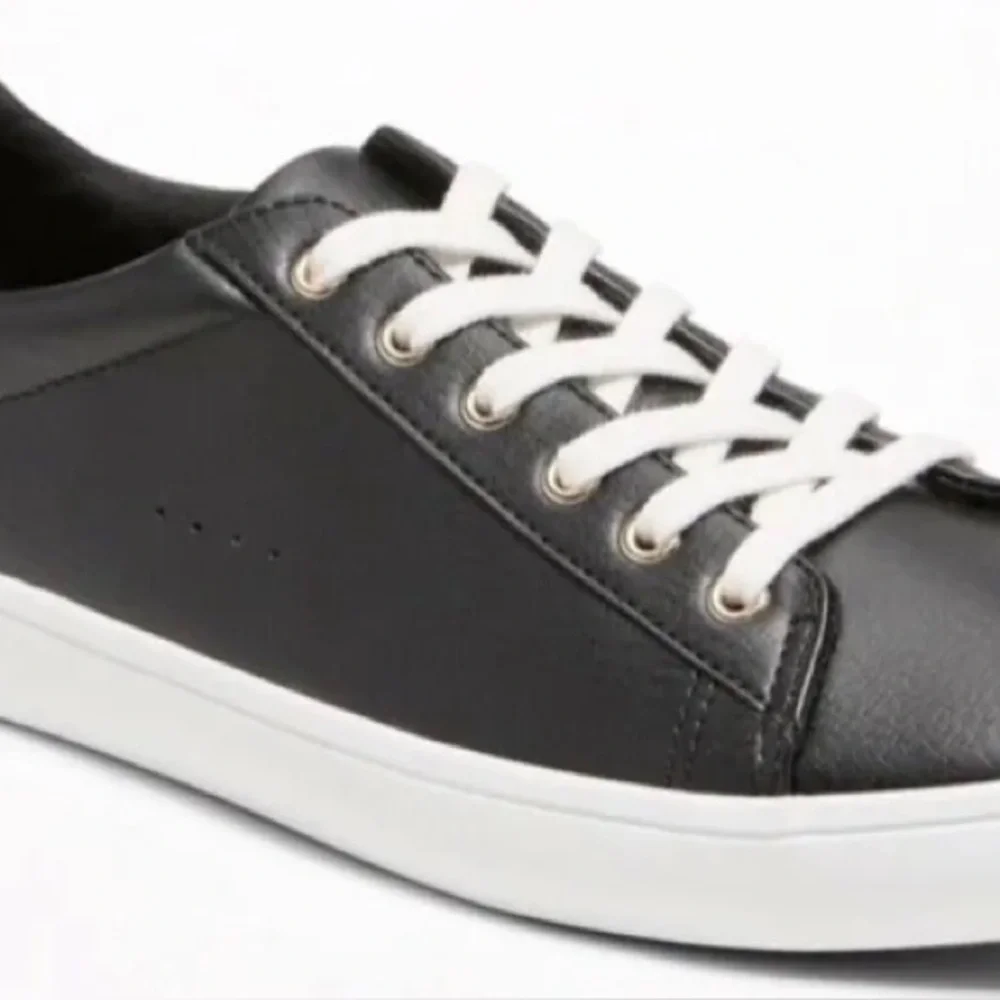 NWOT OLD Navy Black Size 8 Faux Leather Sneakers - Picture 2 of 2